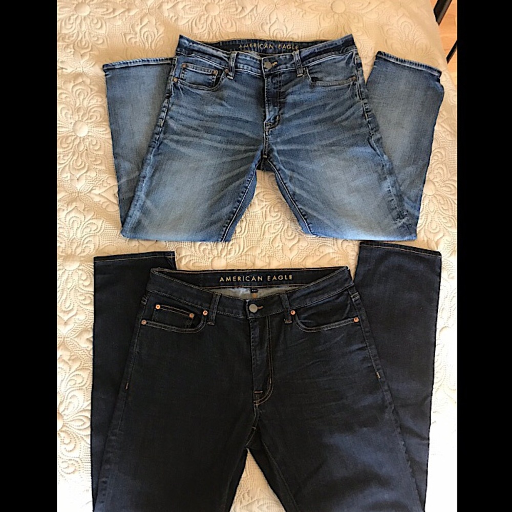 2 pairs of men’s American Eagle jeans